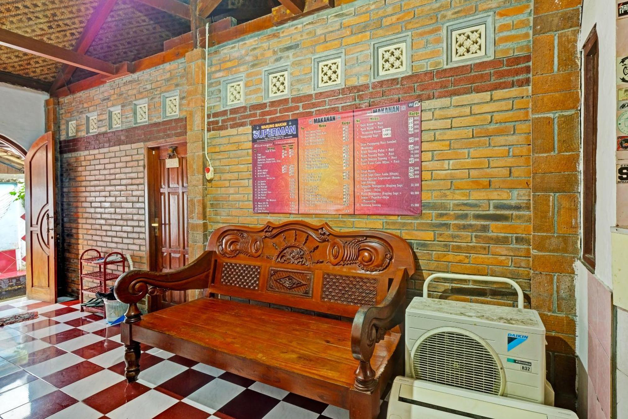Spot On 91915 Homestay Superman Yogyakarta Ngoại thất bức ảnh