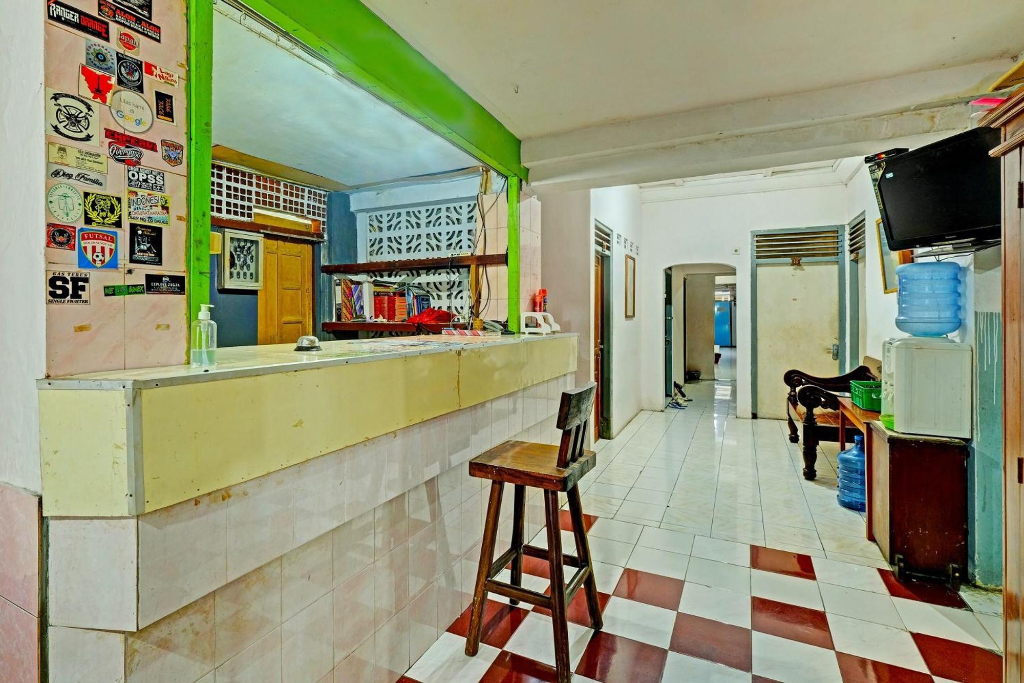 Spot On 91915 Homestay Superman Yogyakarta Ngoại thất bức ảnh