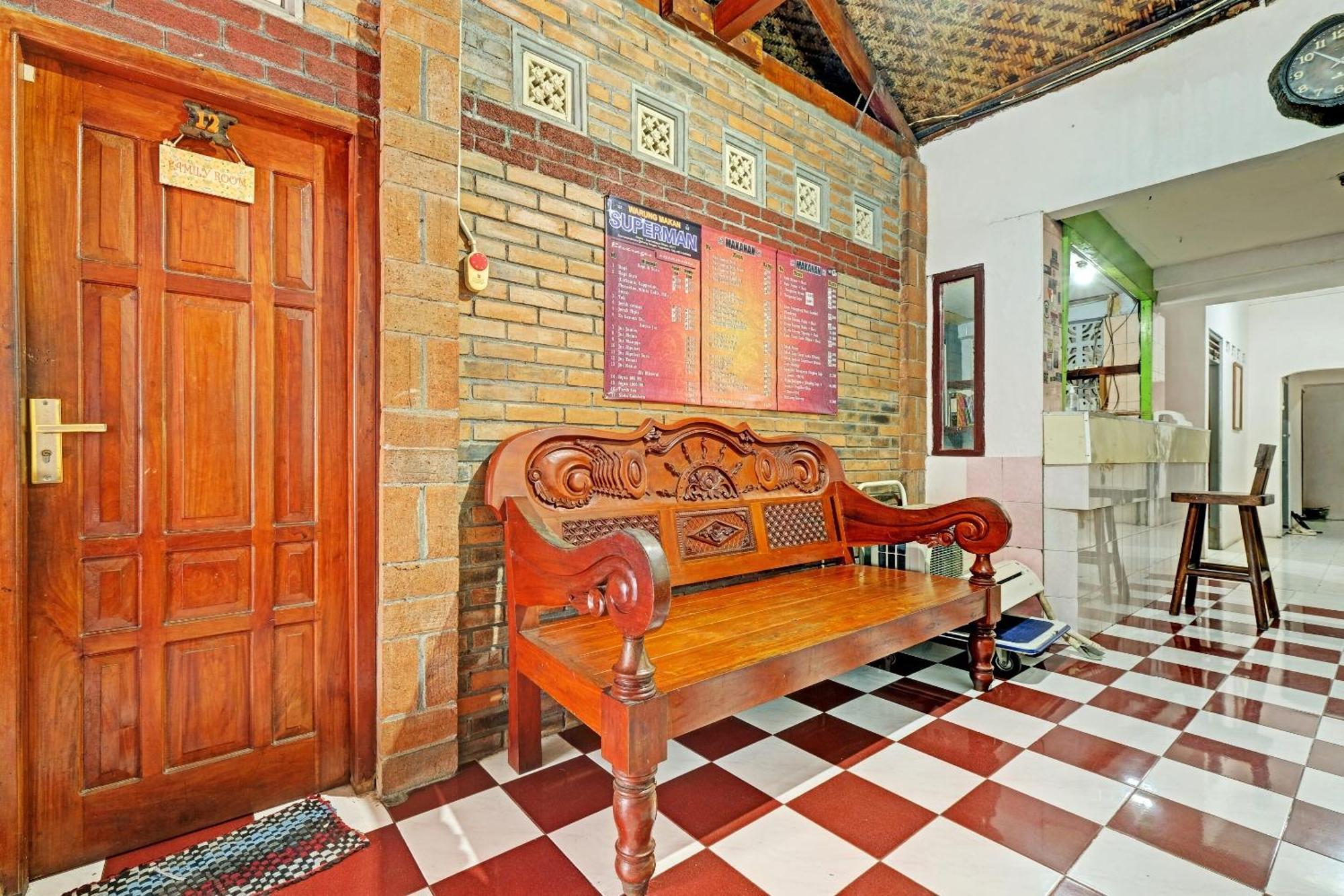 Spot On 91915 Homestay Superman Yogyakarta Ngoại thất bức ảnh