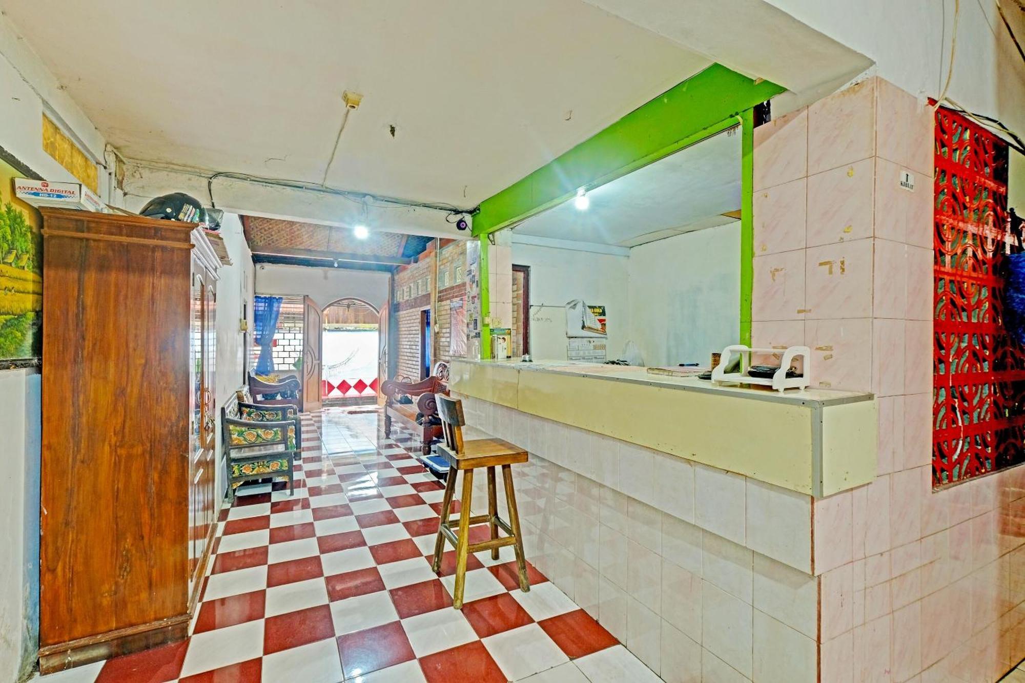 Spot On 91915 Homestay Superman Yogyakarta Ngoại thất bức ảnh